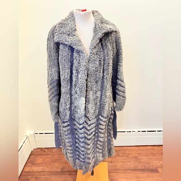 Vintage gray ASTRAKHAN LAMB sheep & Suede coat Jacket with chevron pattern strip - Picture 3 of 16